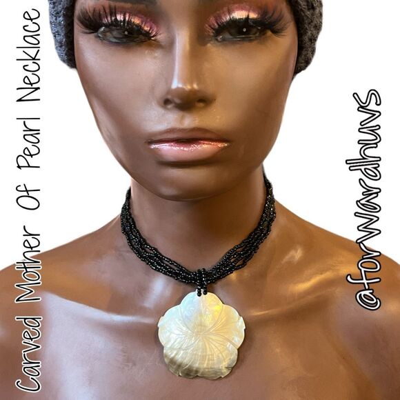 Handmade Mother of Pearl Hibiscus Necklace - Artistry in Every Petal - Picture 3 of 12